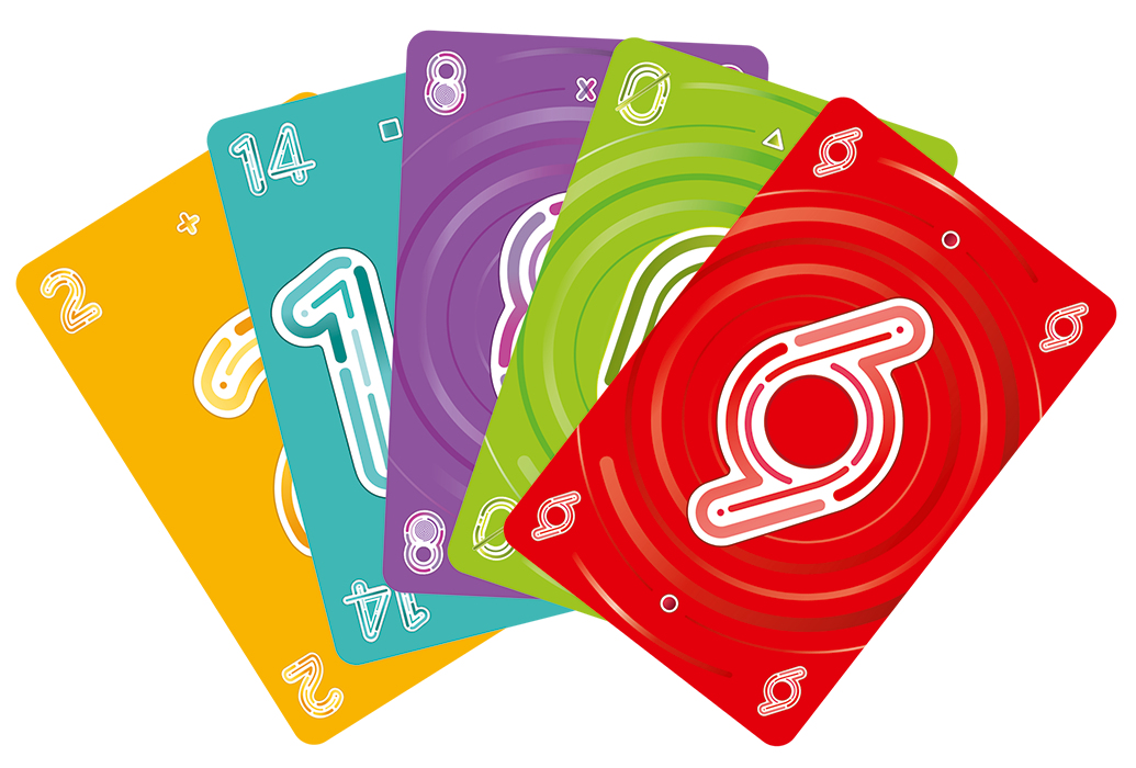 Uno-Kartenspielkarten fächerförmig, mit Zahlen und Symbolen.