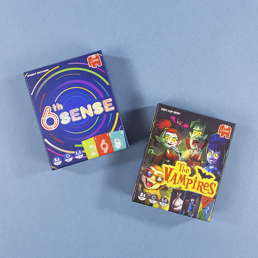 Zwei Brettspiele werden angezeigt. Eines trägt den Titel '6th Sense' und das andere 'The Vampires', beide auf einer blauen Oberfläche.