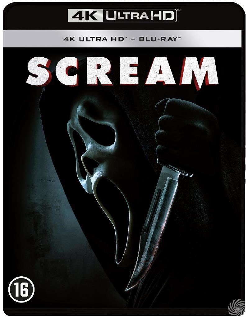 DVD-hoes voor de film "Scream" met een gemaskerde figuur die een mes vasthoudt, zwarte achtergrond.