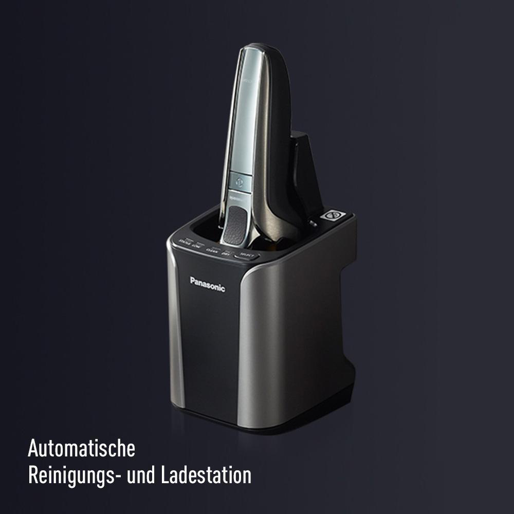 Ein Panasonic-Rasierer in seiner Ladestation, mit dem Text 'Automatische Reinigungs- und Ladestation'.