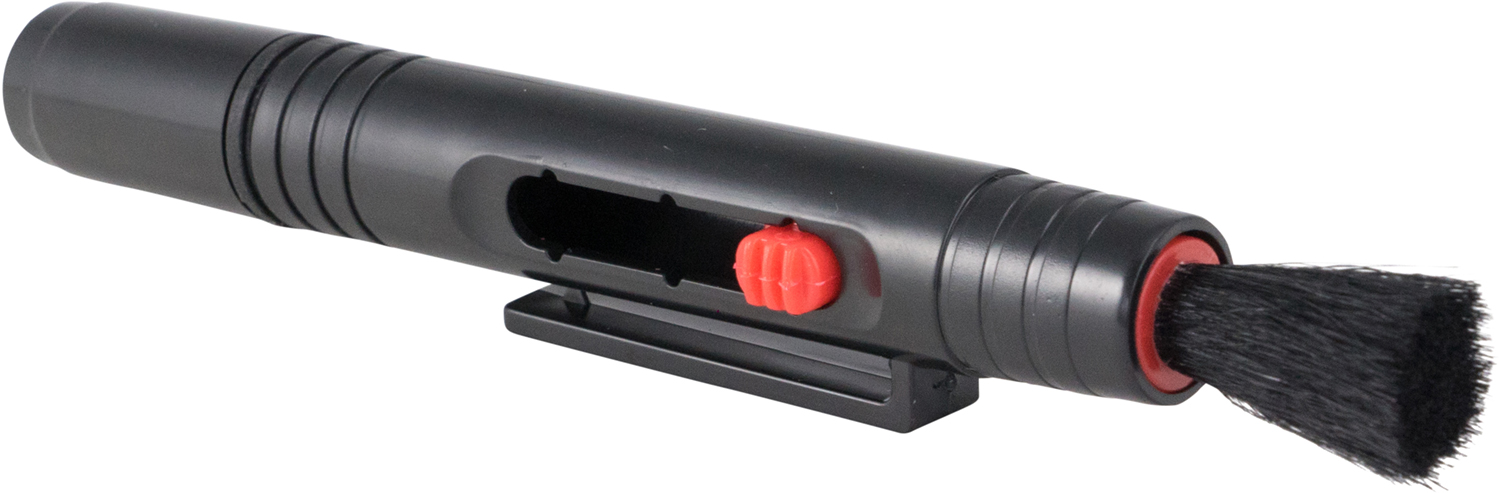 Zwarte lensreinigingspen met een borstel en een intrekbare borstel/reinigingspad.
