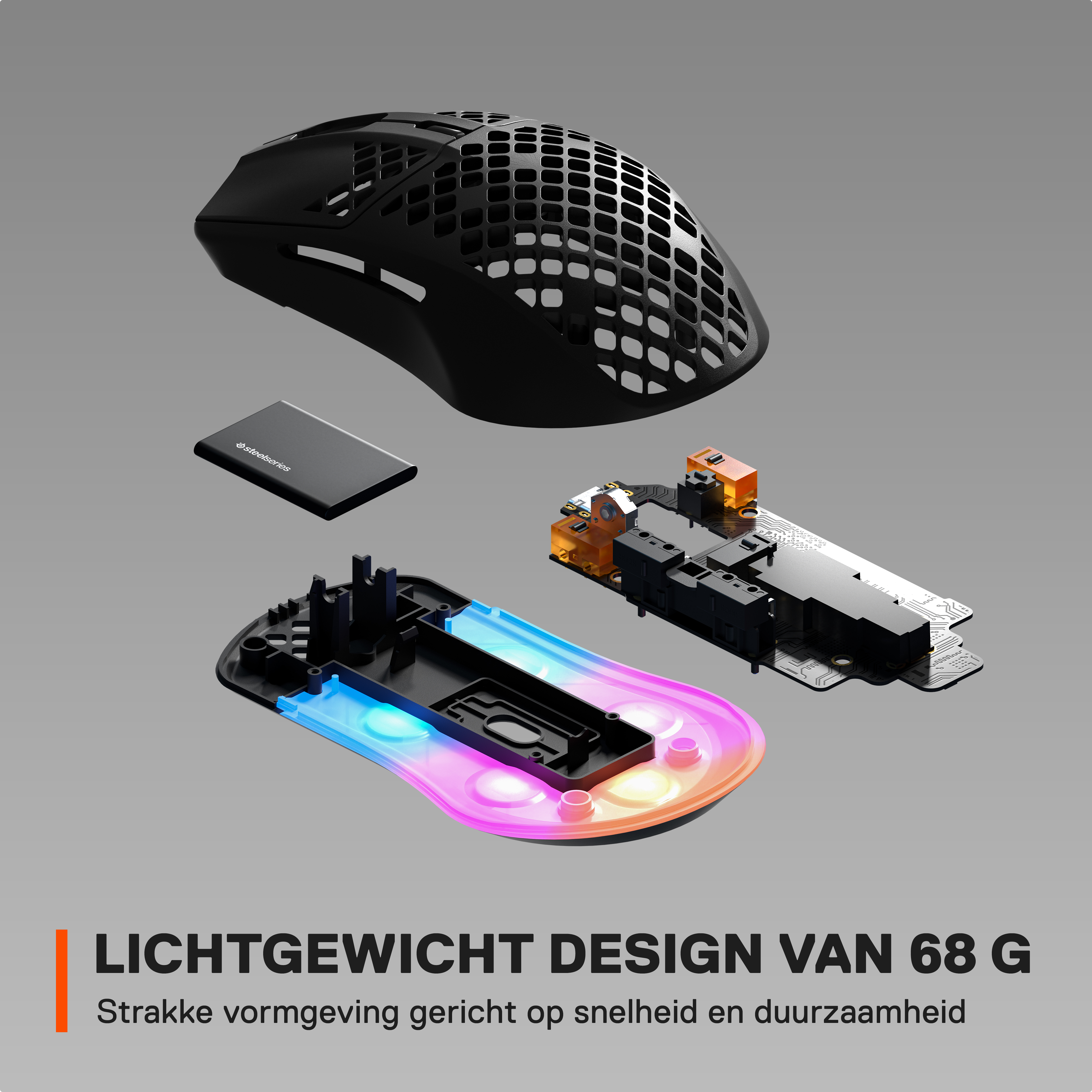 Een zwarte gamingmuis wordt gedemonteerd getoond. Onderdelen omvatten de boven-, onder- en interne componenten.