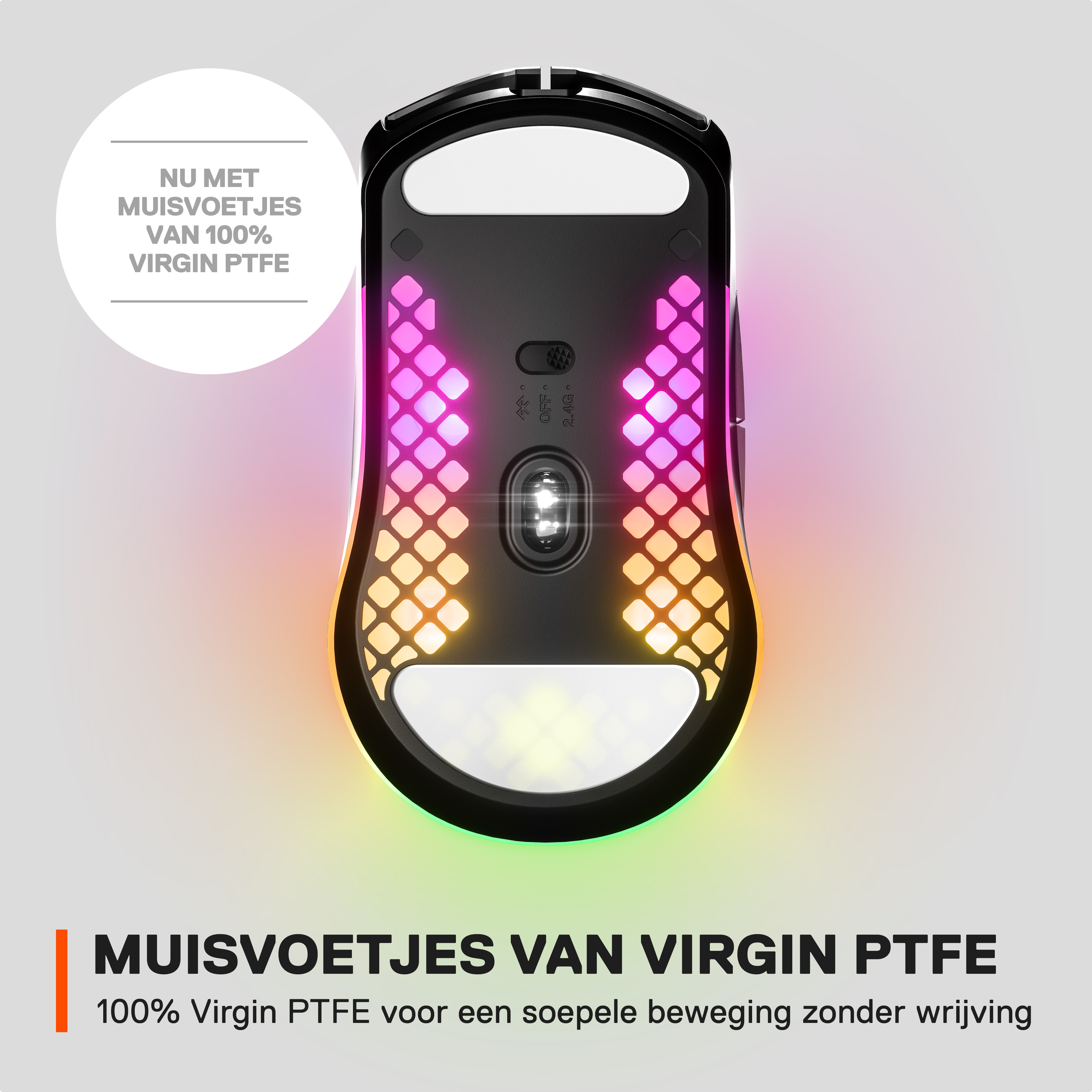 De onderkant van een zwarte gamingmuis met RGB-verlichting. Tekst: 'MUISVOETJES VAN VIRGIN PTFE'.
