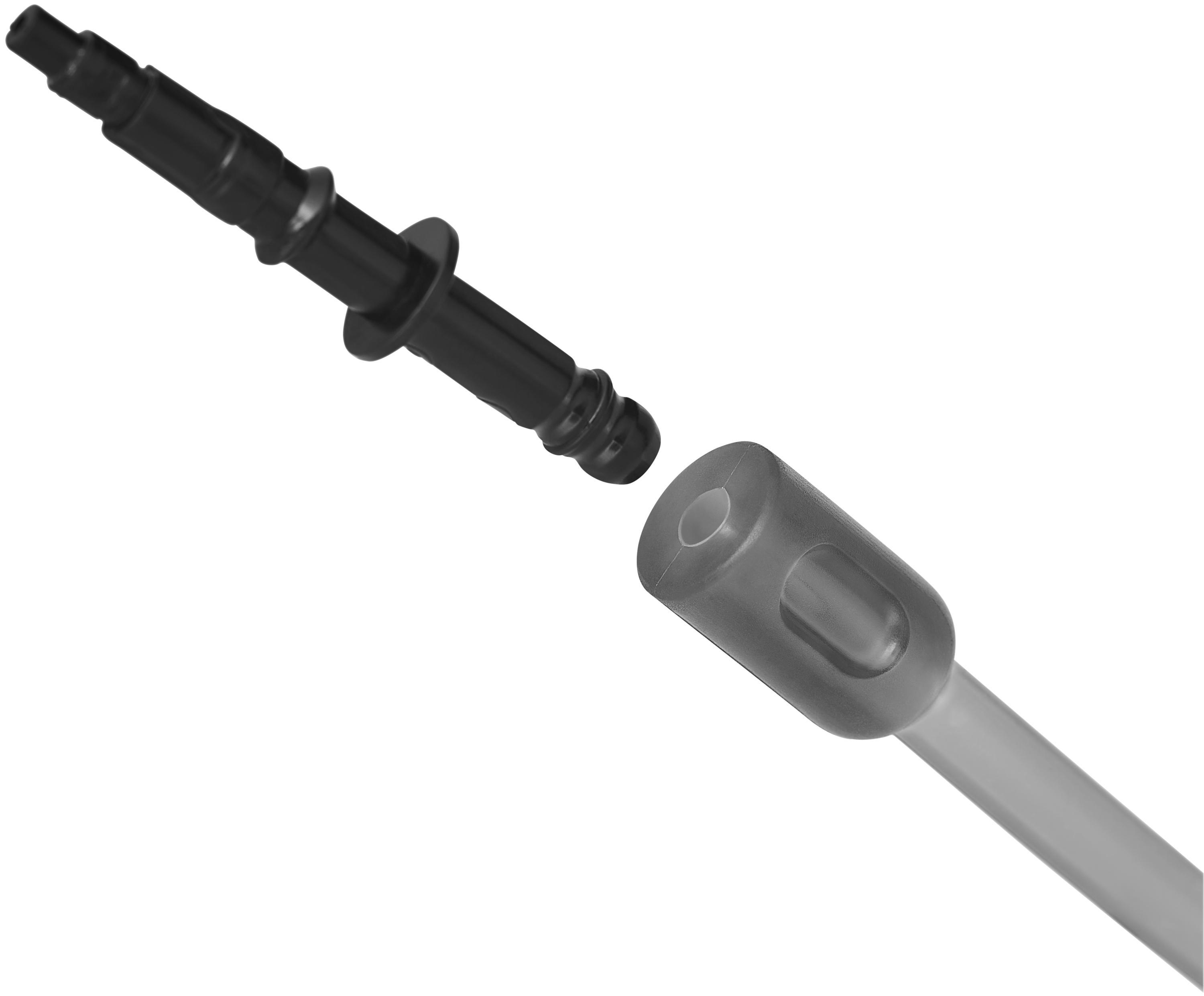 Zwei Kunststoffteile, eines schwarz mit Rillen und das andere durchscheinend, sind getrennt dargestellt. Das schwarze Teil ist ein Stecker.