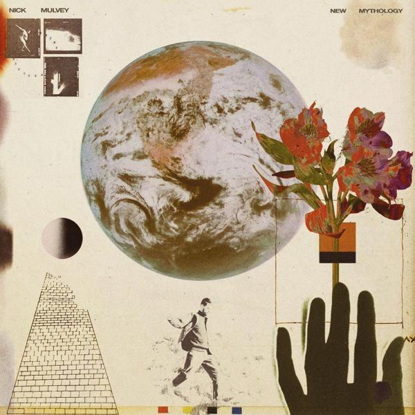 Albumcover: Erde, Blumen und eine Pyramide. Mann geht. Text: 'Nick Mulvey - New Mythology'.