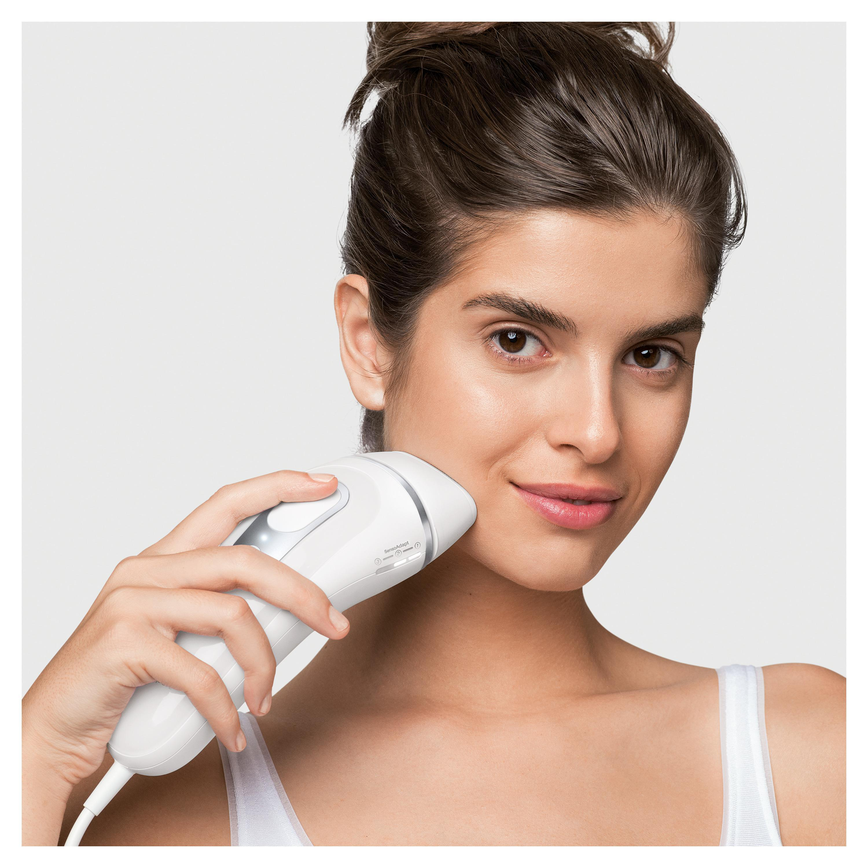 BRAUN Silk-Expert Pro 3 PL3133 IPL-Haarentfernungsgerät (Weiß / Silber, mit 2 Aufätze, Netzbetrieb)