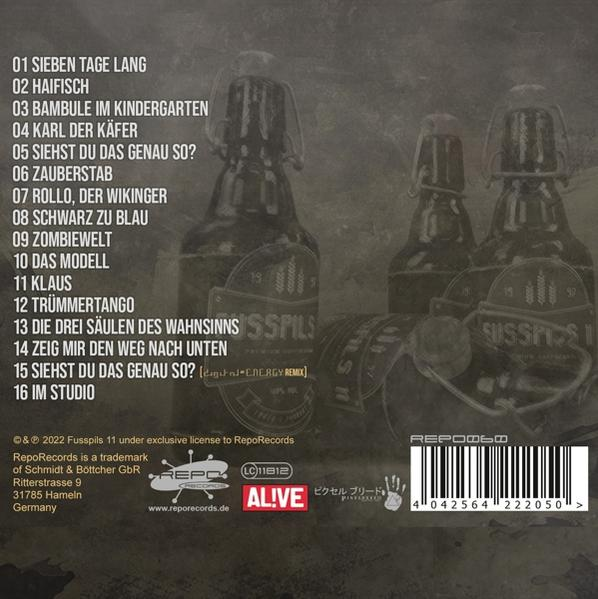 Rückseite einer CD-Hülle mit Titeln und Barcode. Flaschen sind im Hintergrund abgebildet.
