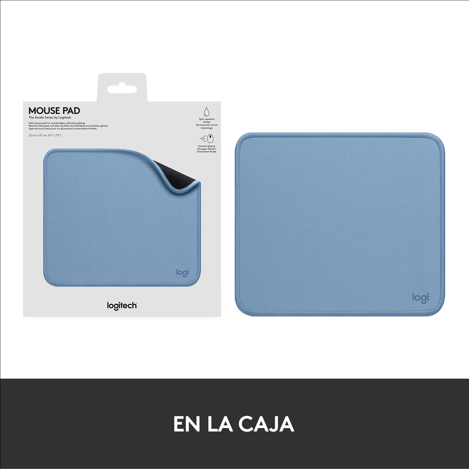 Una alfombrilla de ratón azul claro en su embalaje, junto a la propia almohadilla.