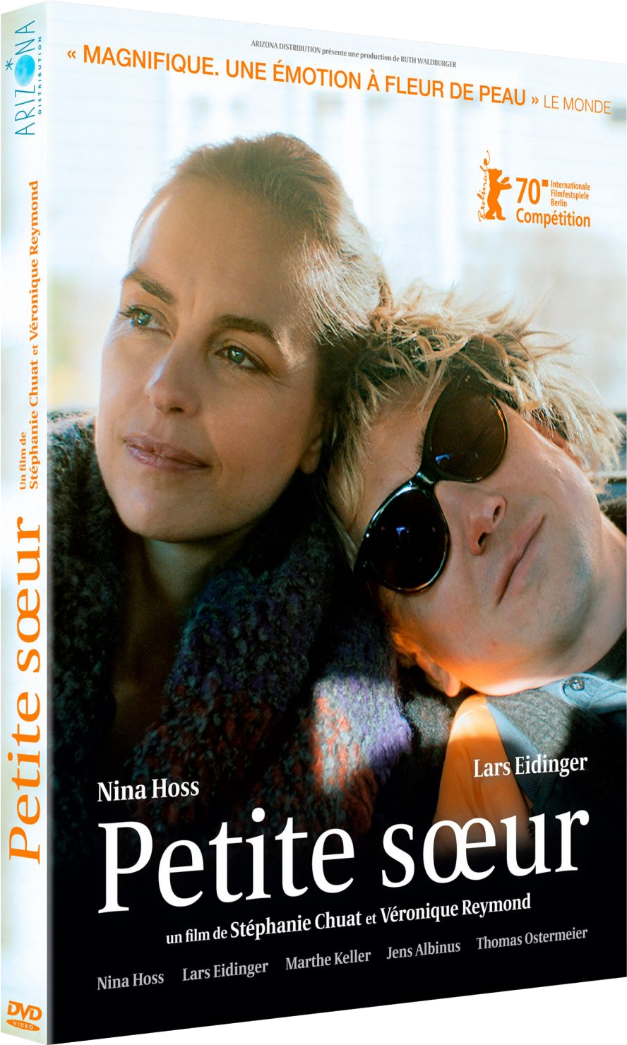 Jaquette DVD de Petite Soeur. Deux personnes, femme et homme, enlacées. Texte : Petite Soeur.