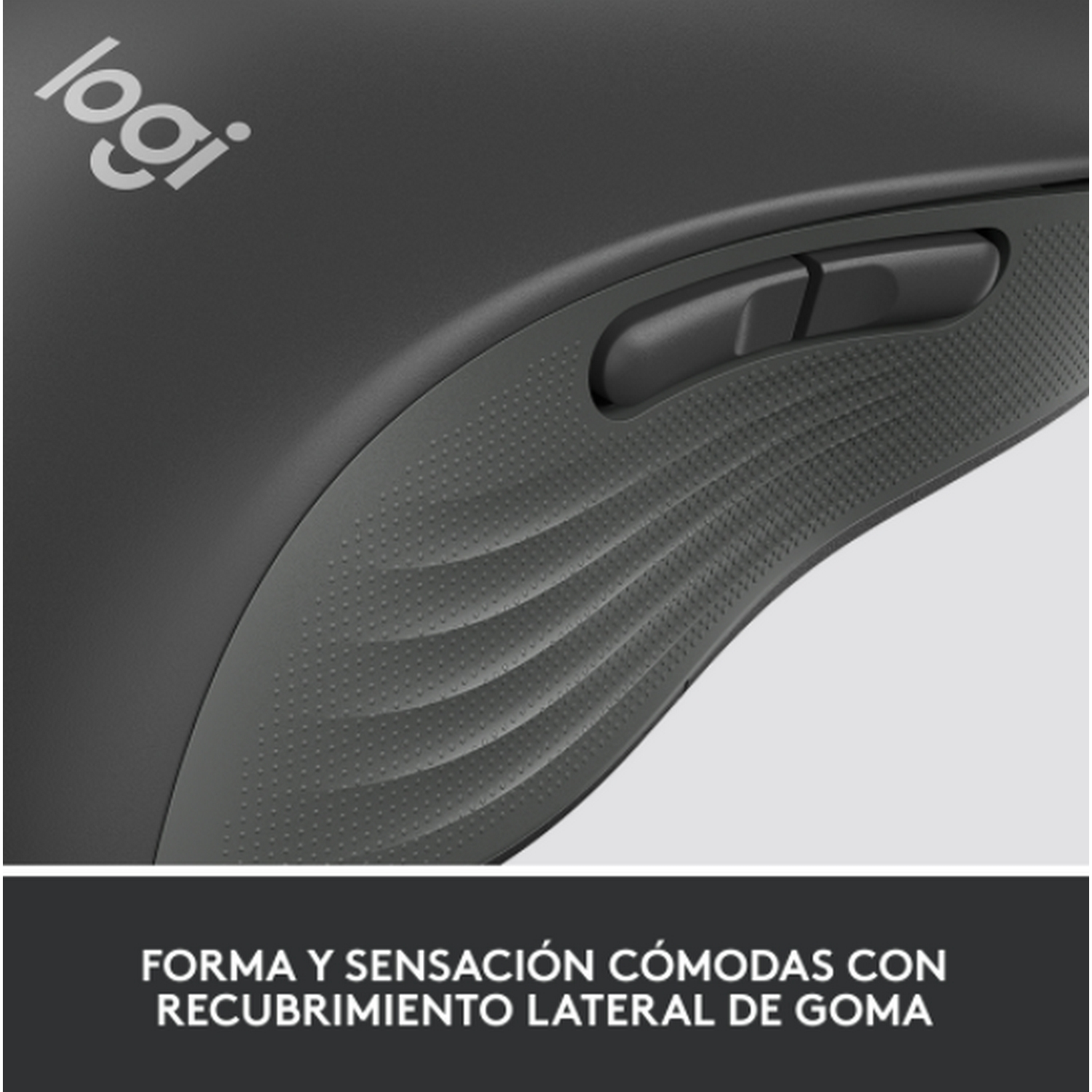 Primer plano de un ratón de ordenador negro con agarre lateral de goma, con texto debajo.