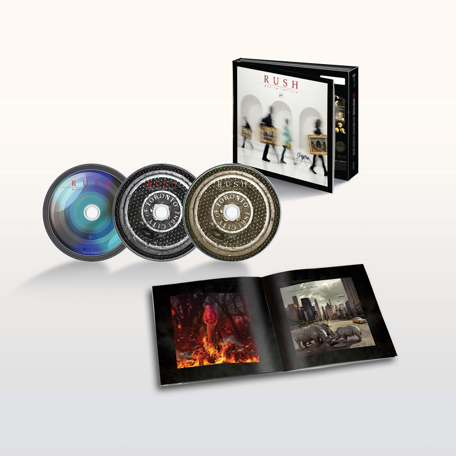 Boxset des Albums 'R40 Live' von Rush, CDs und Booklet sichtbar.