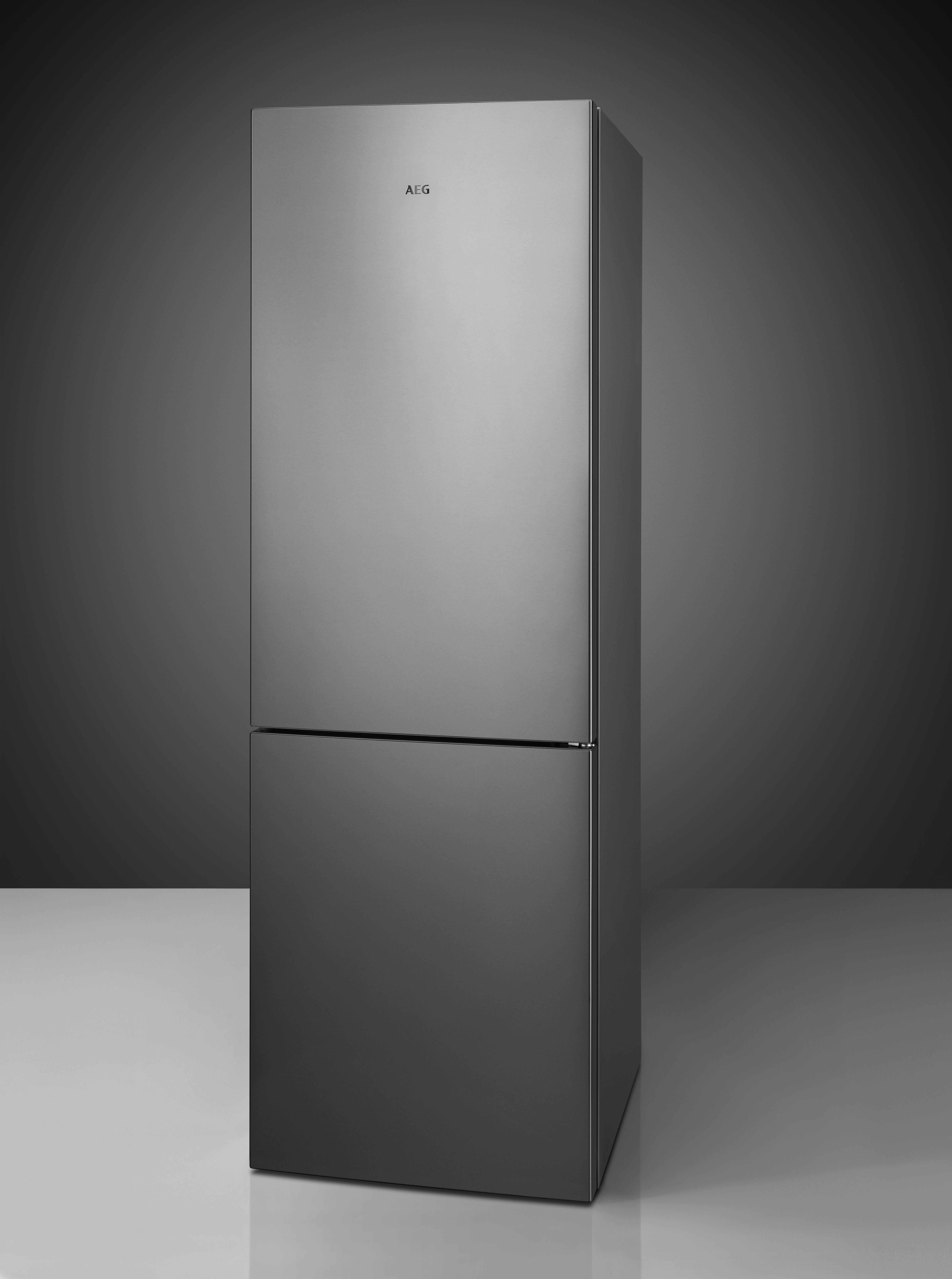 AEG RCB632E4MM Kühlgefrierkombination (E, 330 l, 1860 mm hoch, Edelstahl)
