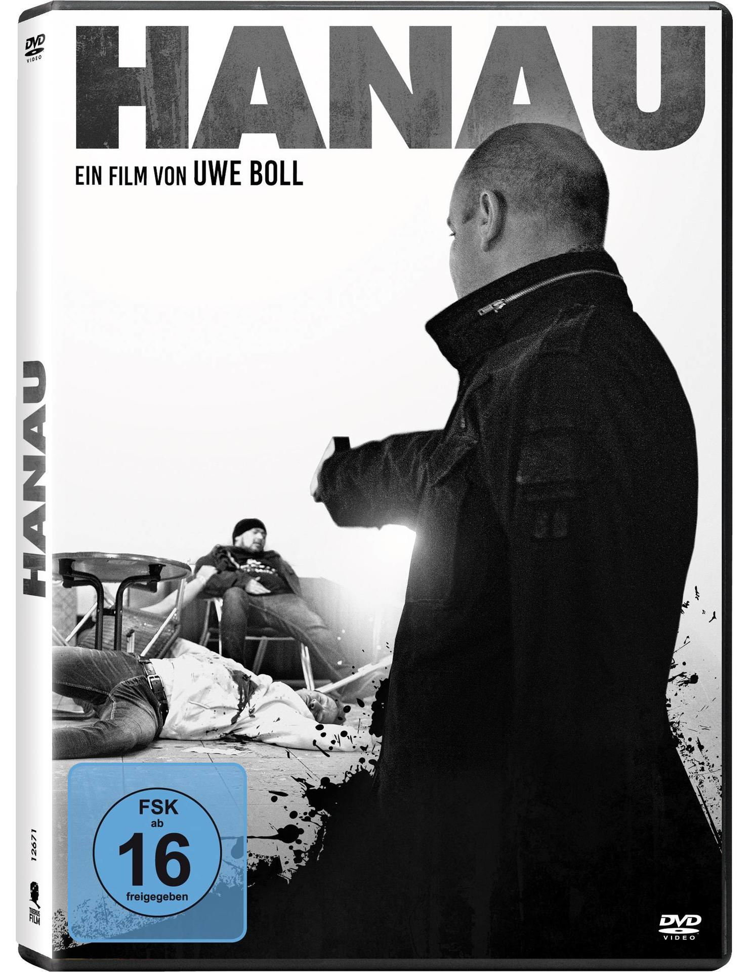 DVD-Hülle für den Film 'HANAU'. Ein Mann mit einer Waffe ist im Vordergrund.