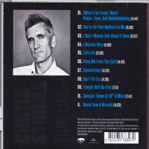 Ein CD-Cover mit dem Gesicht eines Mannes und Songtiteln. Schwarz-, Weiß- und Grautöne.