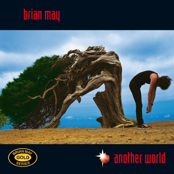 Brian May, ein Mann, beugt sich in der Nähe eines gebogenen Baumes. Another World steht unten.