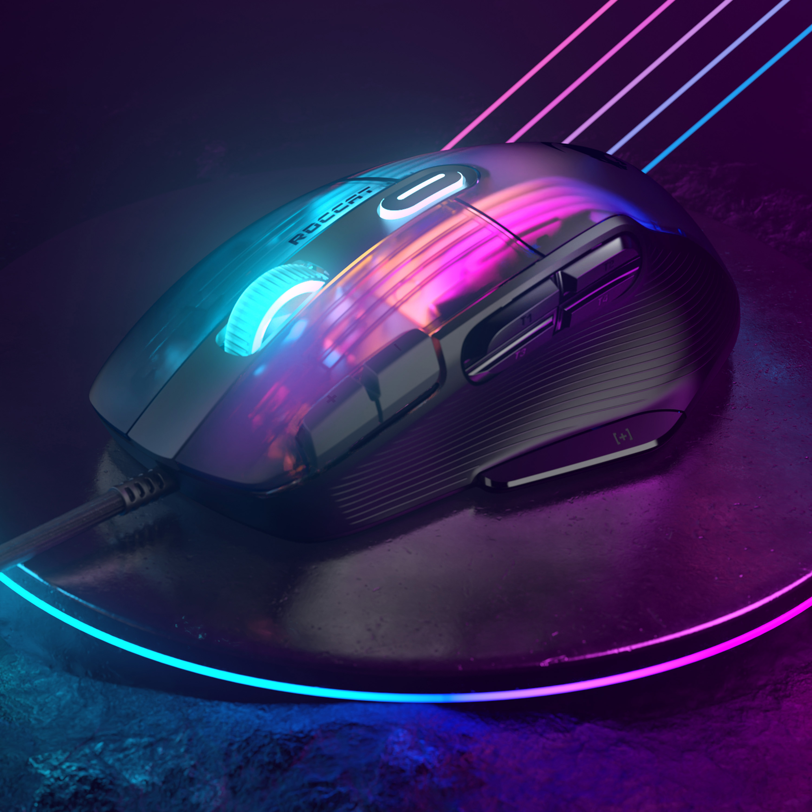 Eine schwarze Gaming-Maus mit bunten Lichtern.