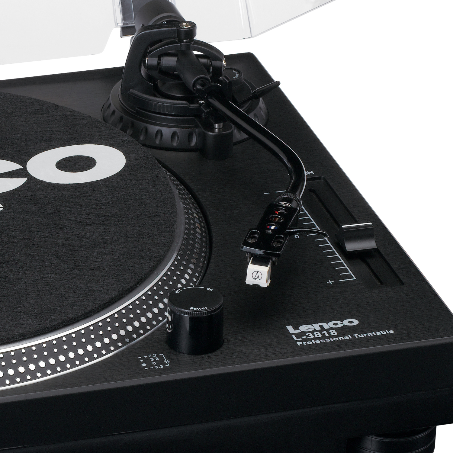 Gros plan sur une platine vinyle professionnelle noire Lenco L-3818.