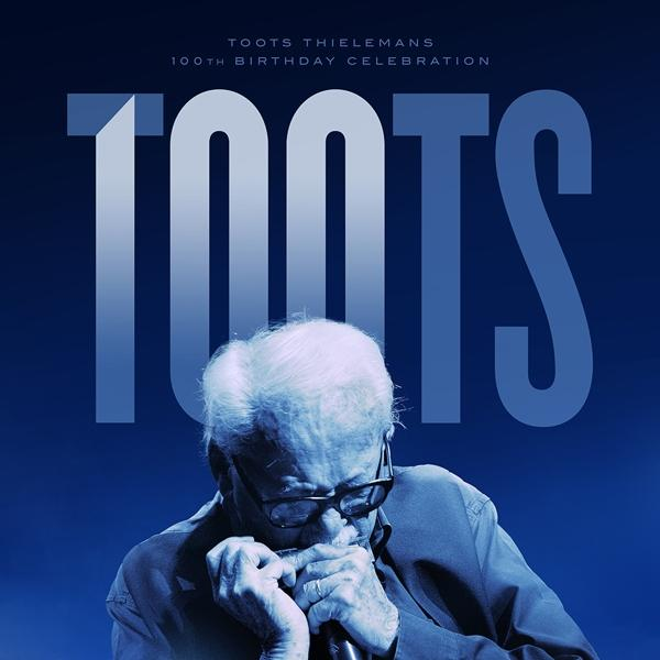Pochette d'album. Un homme avec des lunettes joue de l'harmonica. Le mot TOOTS est bien en évidence.