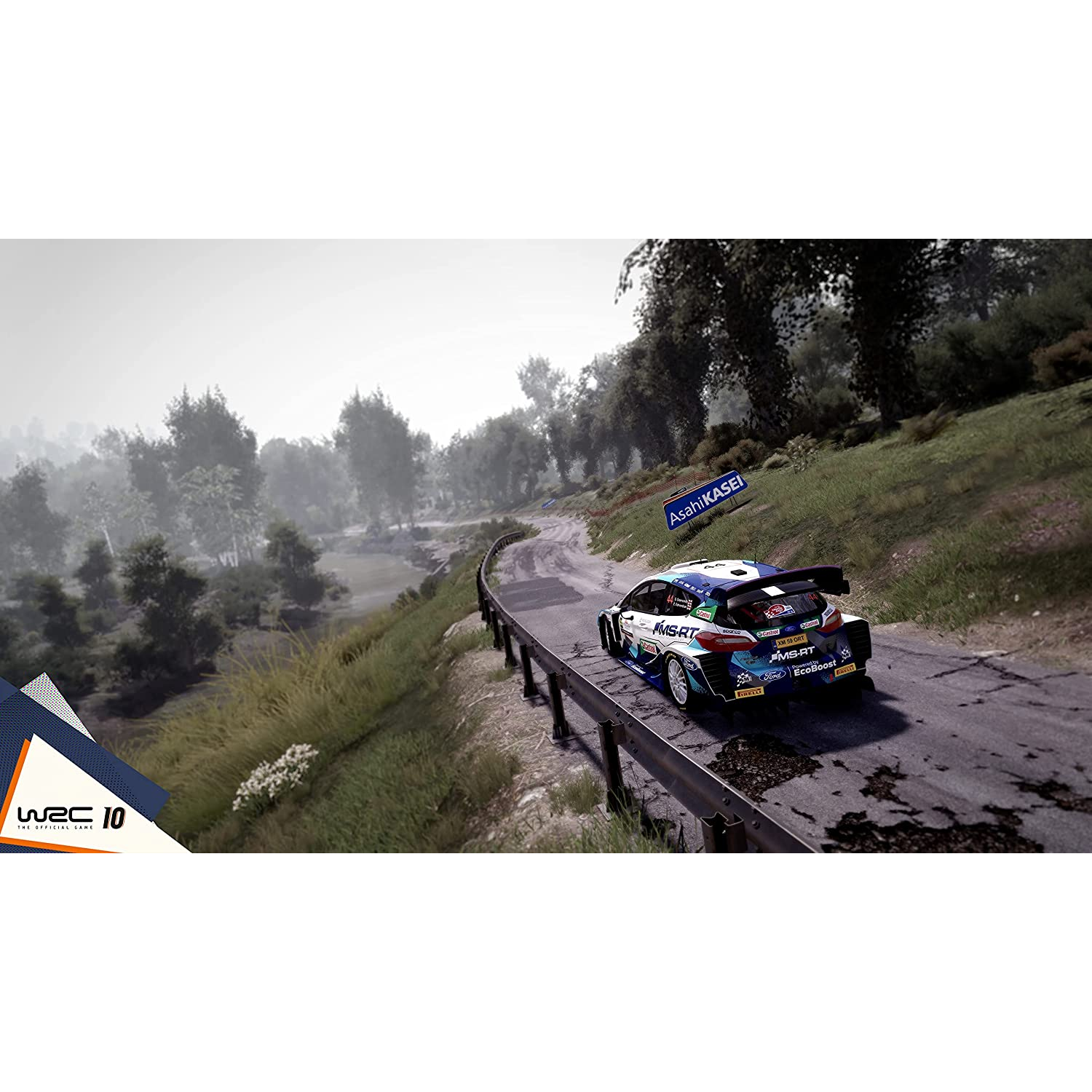 Un coche de rallys conduciendo por una carretera sinuosa.