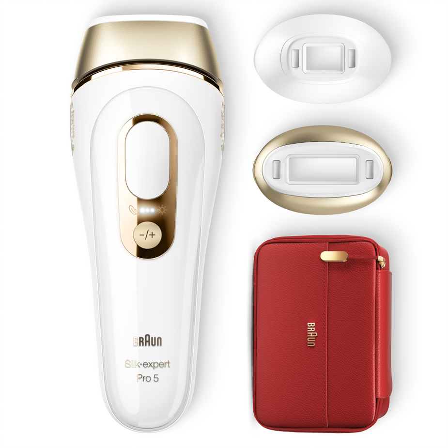 Een wit Braun ontharingsapparaat met accessoires en een rode reisetui.