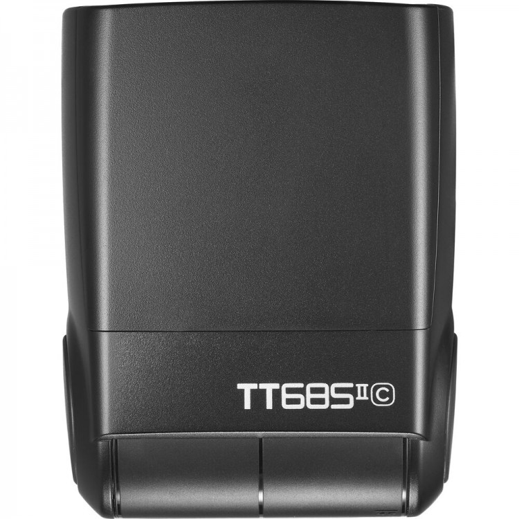 Ein schwarzes Godox TT685IIc Blitzgerät, mit dem Modellnamen auf der Vorderseite.