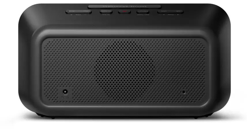 Un radio-réveil noir et rectangulaire avec boutons et grille de haut-parleur.