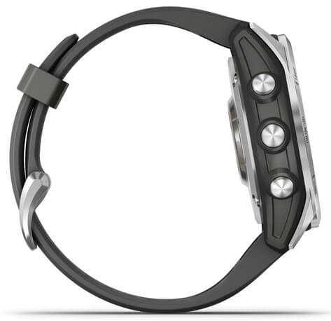 Une vue latérale d'une montre intelligente noire et argentée.
