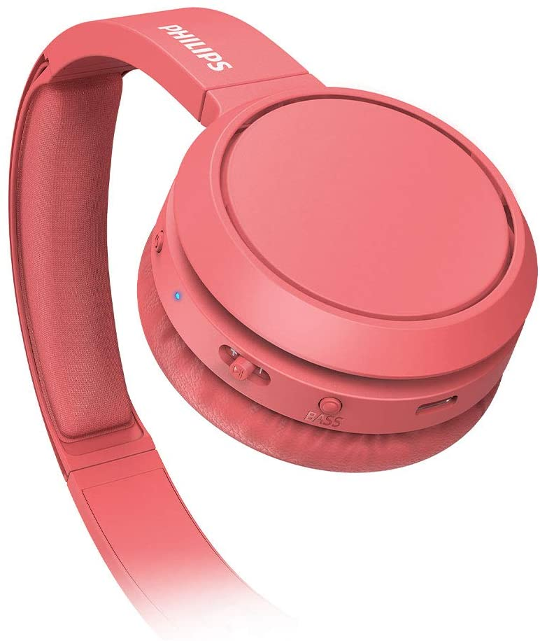Roze Philips-hoofdtelefoon met bedieningselementen op de rechter oorschelp.