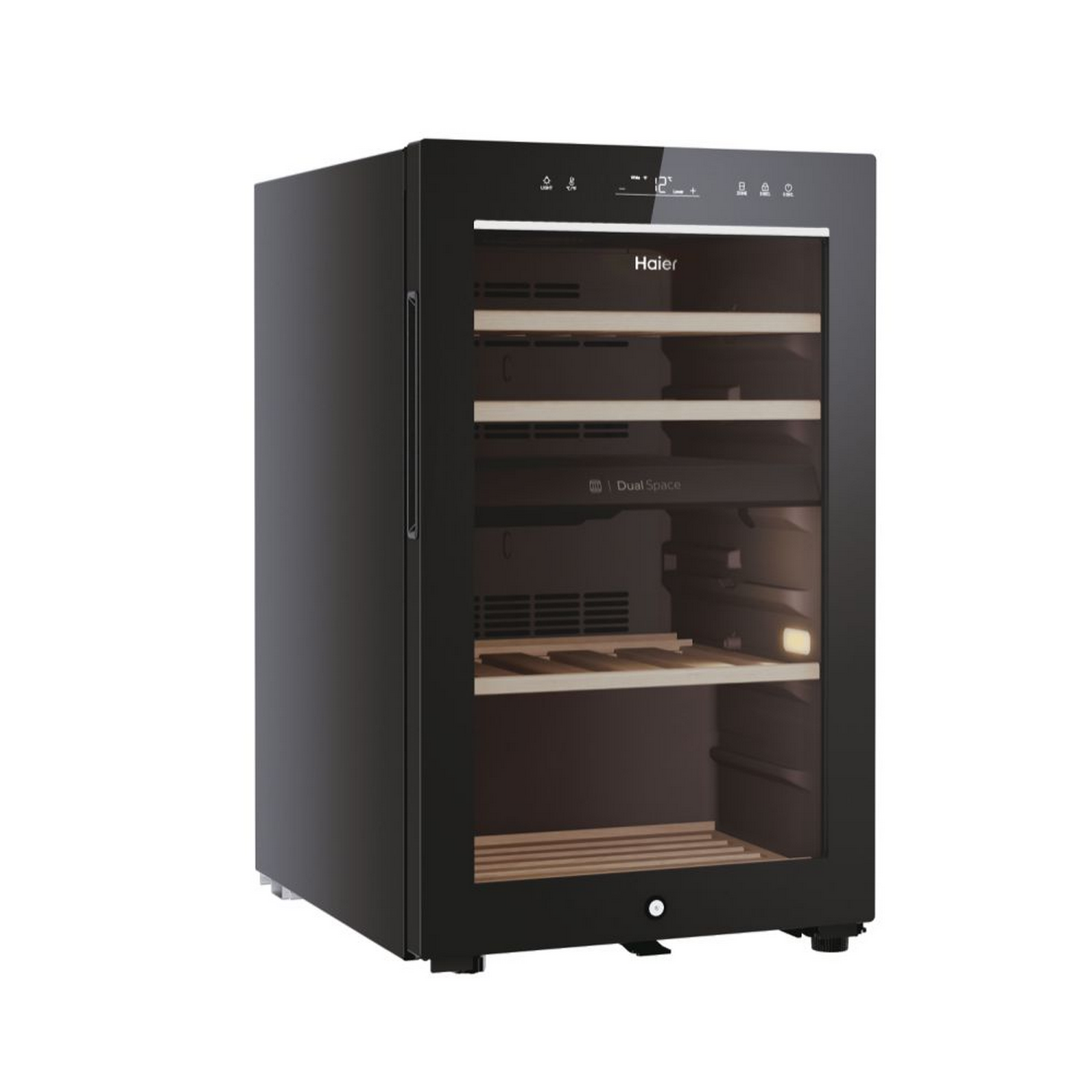 Enfriador de vino Haier negro con estantes de madera y puerta de vidrio, vista interior.