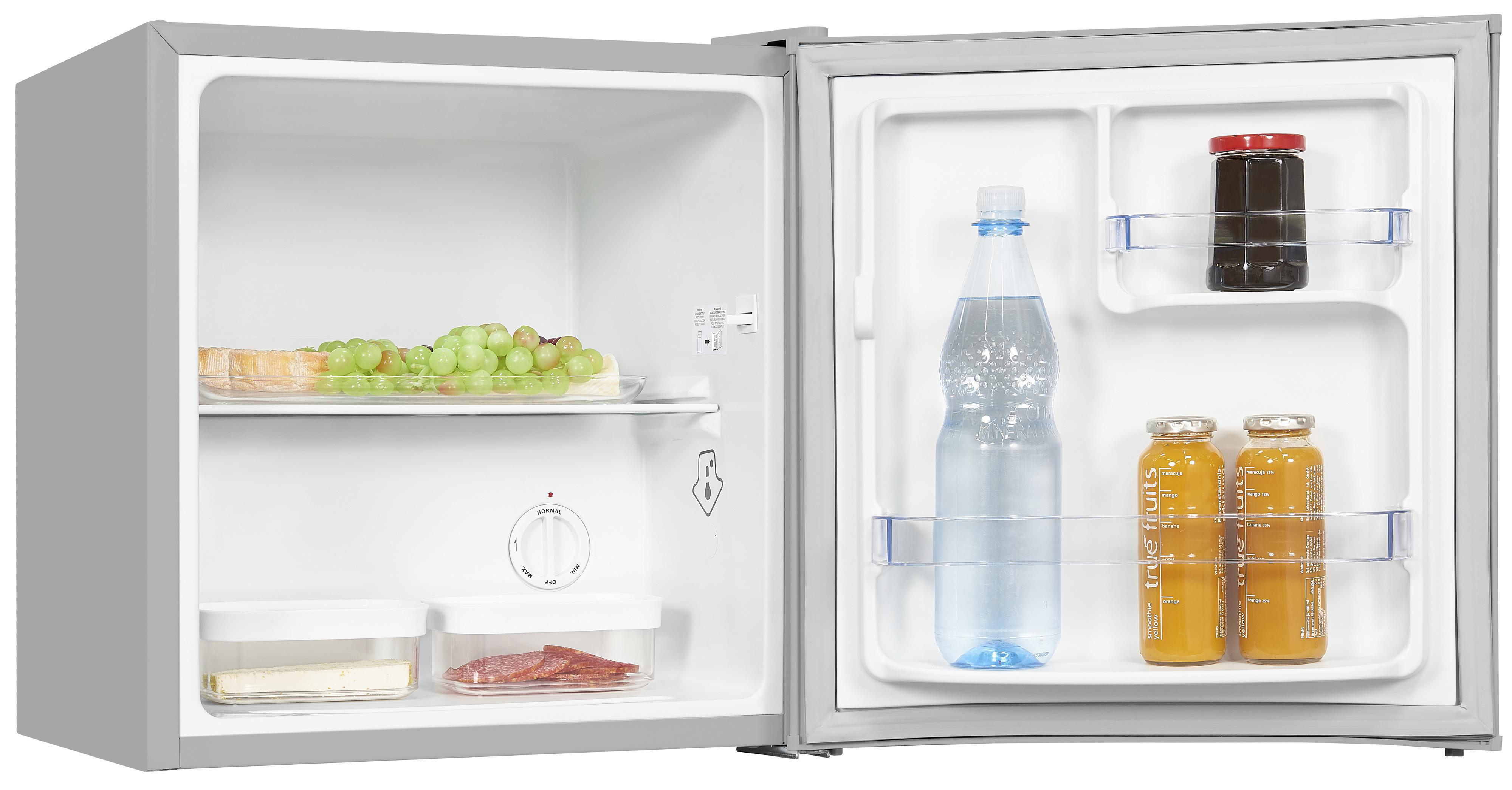 Ein geöffneter Mini-Kühlschrank, der Früchte, Getränke und Behälter zeigt. Graue Außenseite.