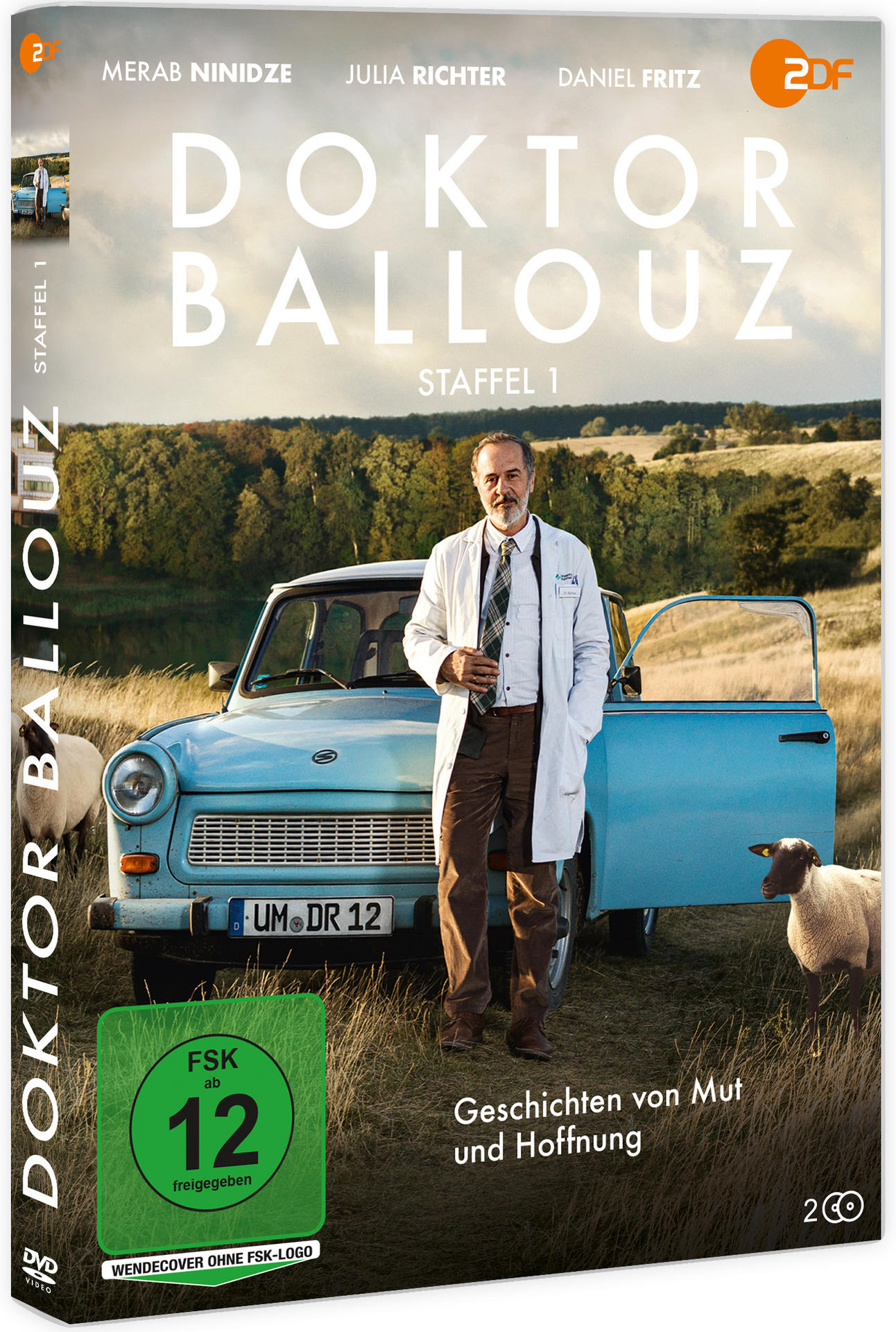 DVD-Cover: Ein Mann im weißen Mantel an einem blauen Auto, Schafe und Text.