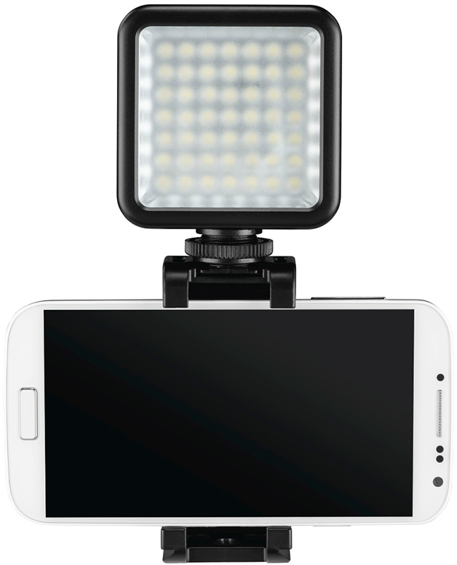 Smartphone gemonteerd op een telefoonhouder met een vierkant LED-licht erboven.