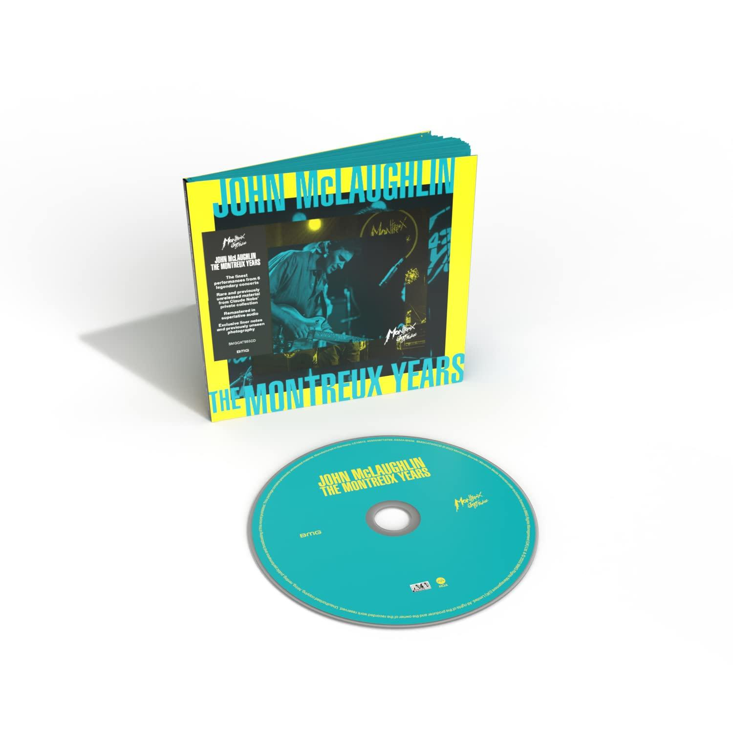 John McLaughlin: The Montreux Years CD et coffret de livres sur une surface blanche.