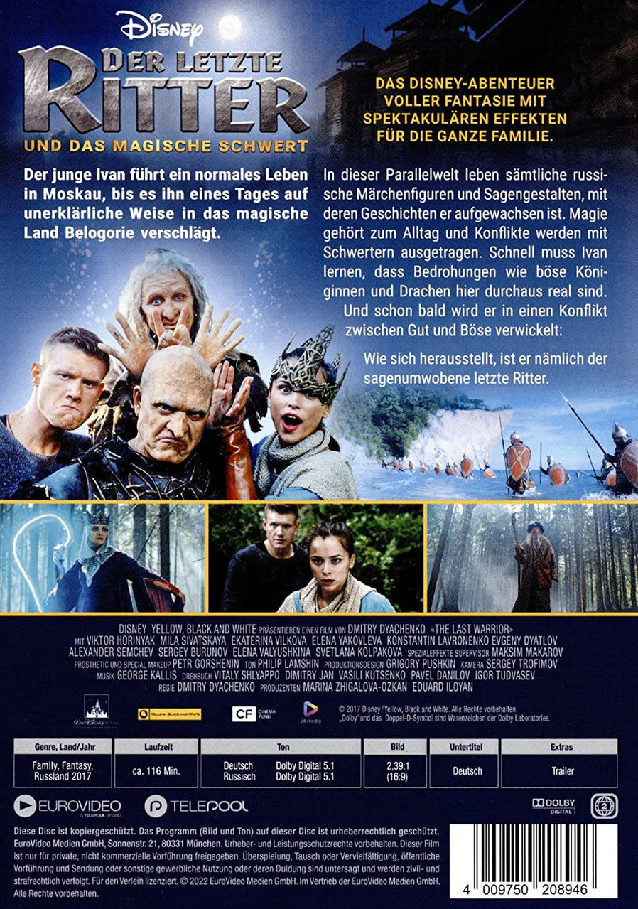 Filmposter mit einer Gruppe von Leuten vor einem Schloss mit Text in russischer Sprache.