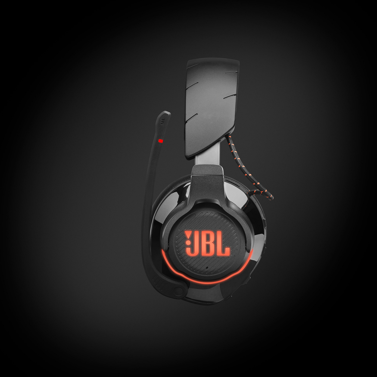 Schwarzes Gaming-Headset mit roten Akzenten und Mikrofon.