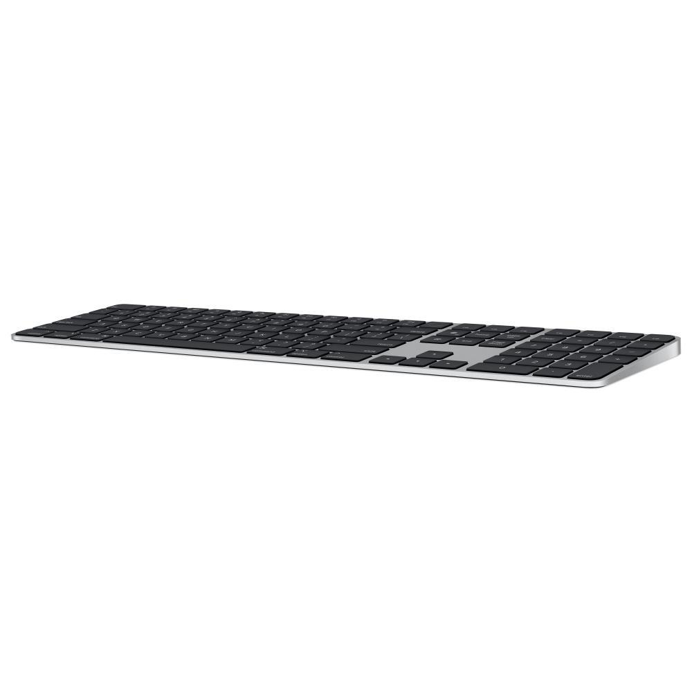 Silberne Tastatur mit schwarzen Tasten. Weißer Hintergrund, schlichtes Design, gerade Linien.