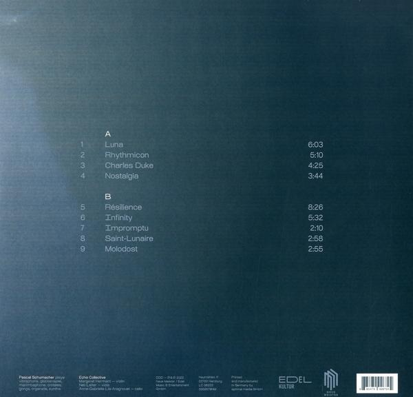 Album-Trackliste auf dunkelblauem Hintergrund mit Titeln und Spieldauern. Enthält Namen wie Luna, Rhythmicon und Molodost.