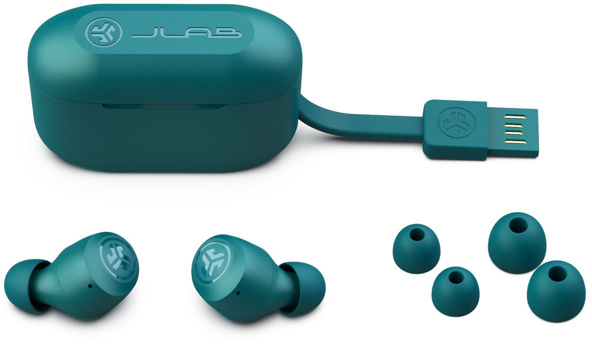 Turquoise oordopjes, oplaadcase en extra oordopjes op witte achtergrond.