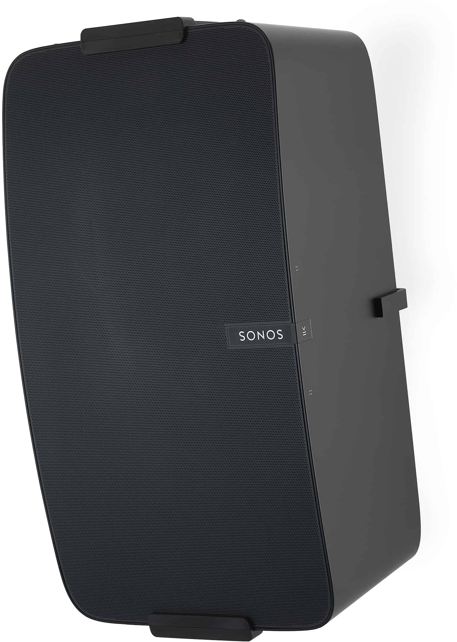 Zwarte Sonos-luidspreker aan de muur. Het heeft een mesh voorkant en een Sonos-logo.