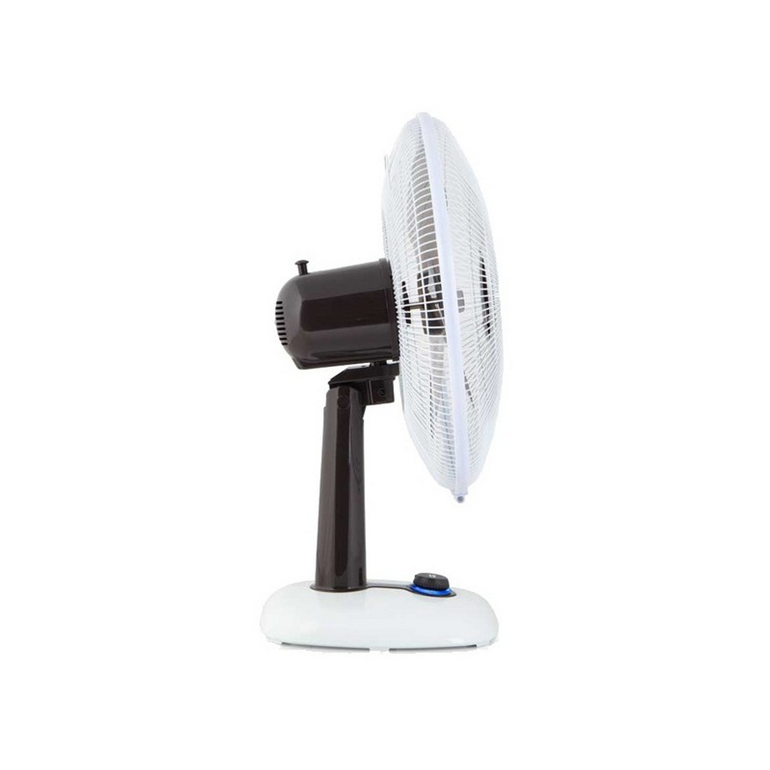Ventilador blanco y marrón sobre fondo blanco, vista lateral.