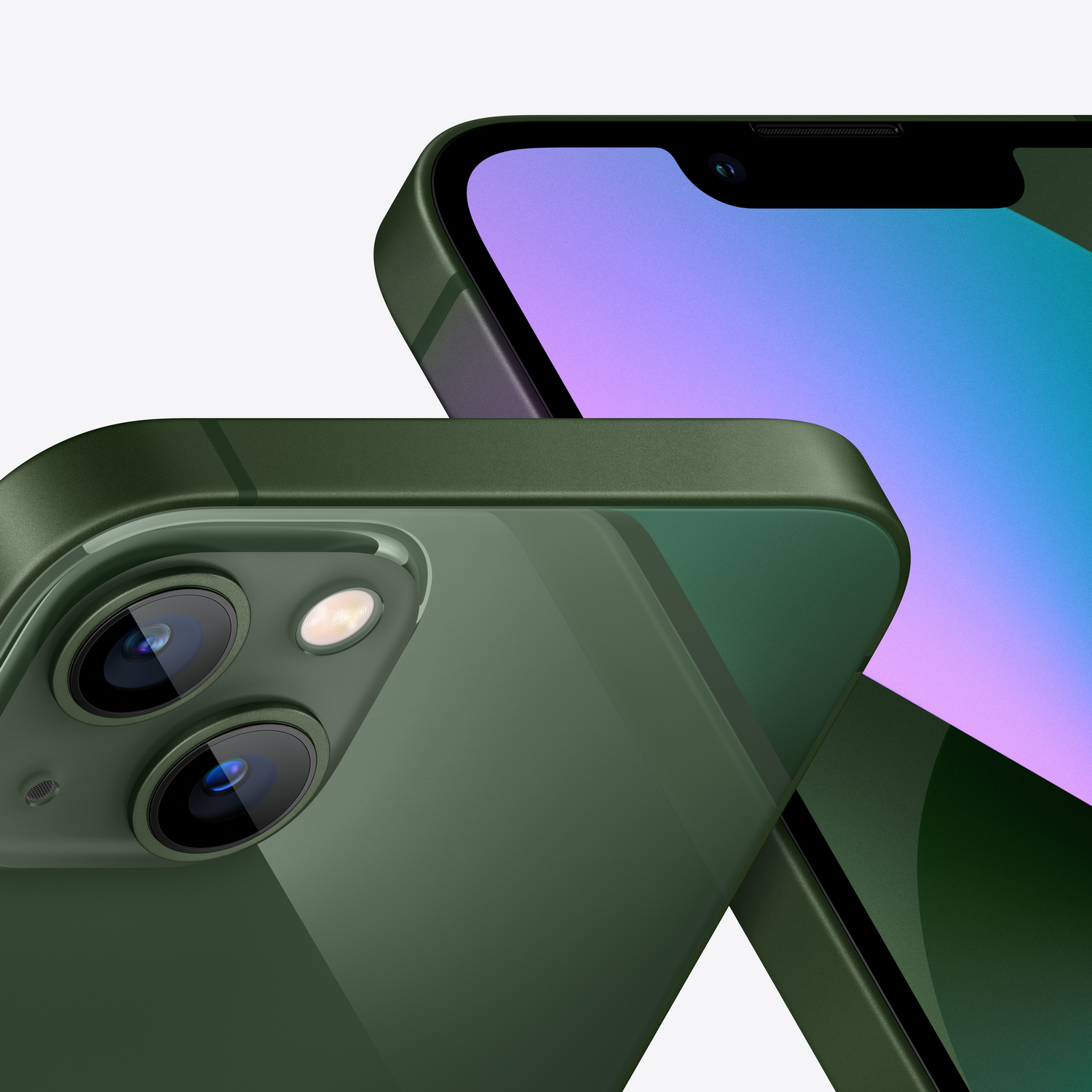 Primer plano de dos cámaras de iPhone verde oscuro. Un fondo blanco es visible.