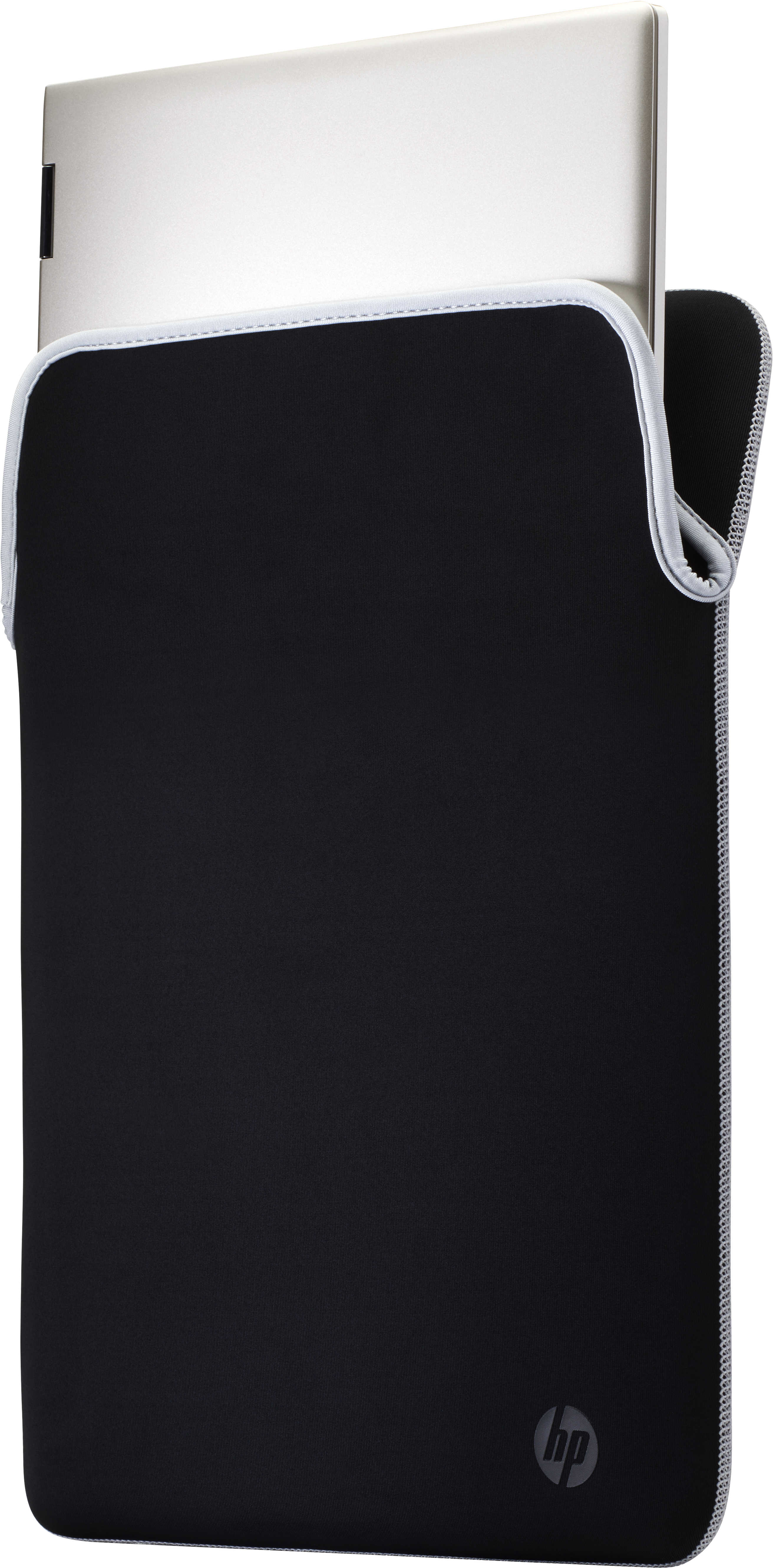 Portátil negro dentro de una funda para portátil en blanco y negro. Logo HP visible.