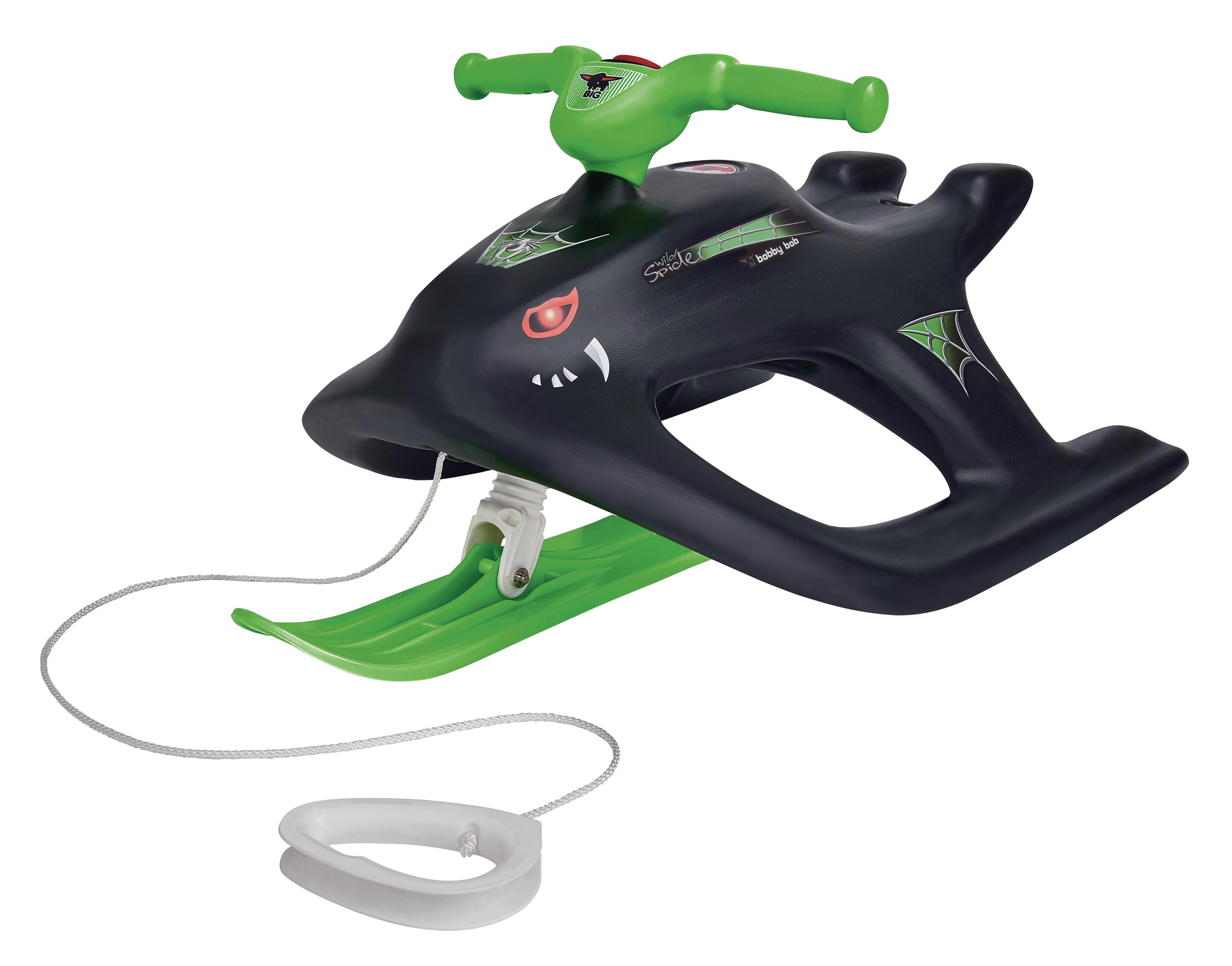 Schwarzer und grüner Schneeschlitten in Hai-Form mit einem Zugseil.