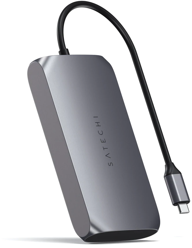 Hub USB-C Satechi argentato con cavo nero, su sfondo bianco.
