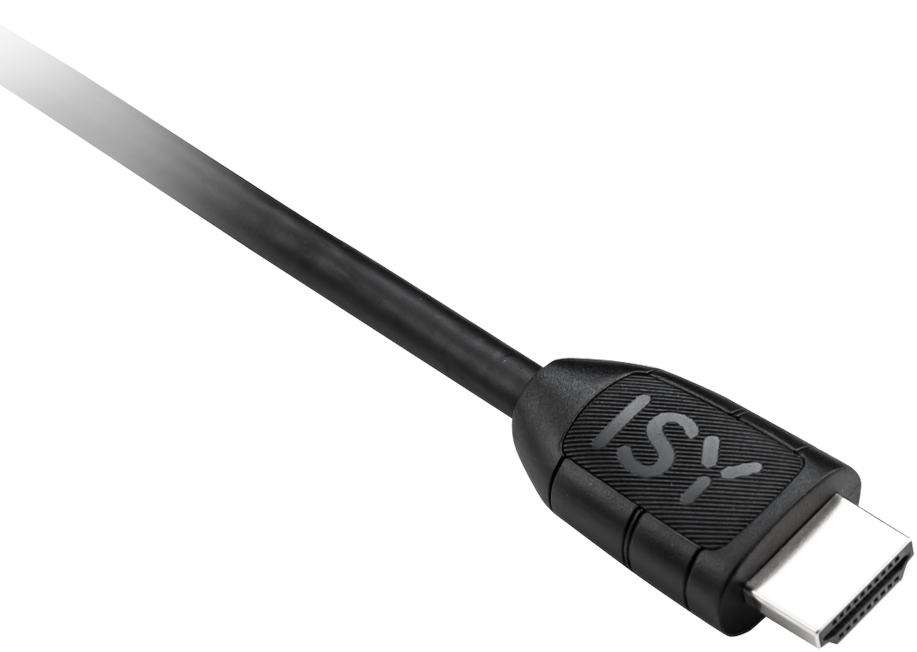 Zwarte HDMI-kabel met het ISY-logo op de connector, schuine weergave, geïsoleerd op witte achtergrond.