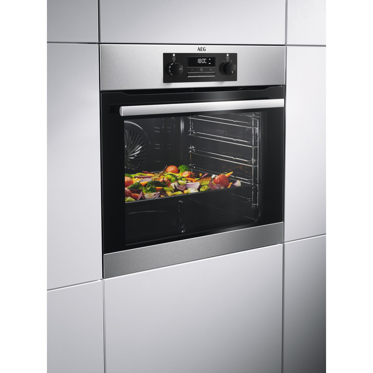 AEG BCO33101BA, Backofen (Einbaugerät, 71 l, 595 mm breit), Serie 6000 mit SurroundCook Ringheißluftsystem (ohne Pyrolyse)