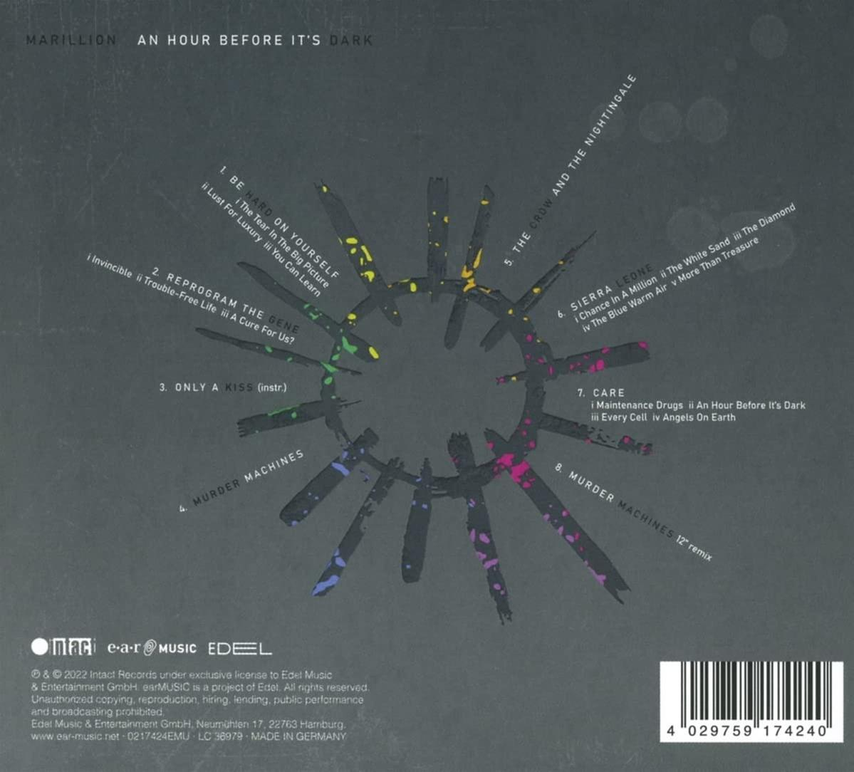 Albumcover mit Titelliste einer Band namens Marillion. Das Cover ist dunkel mit farbenfrohem Text.