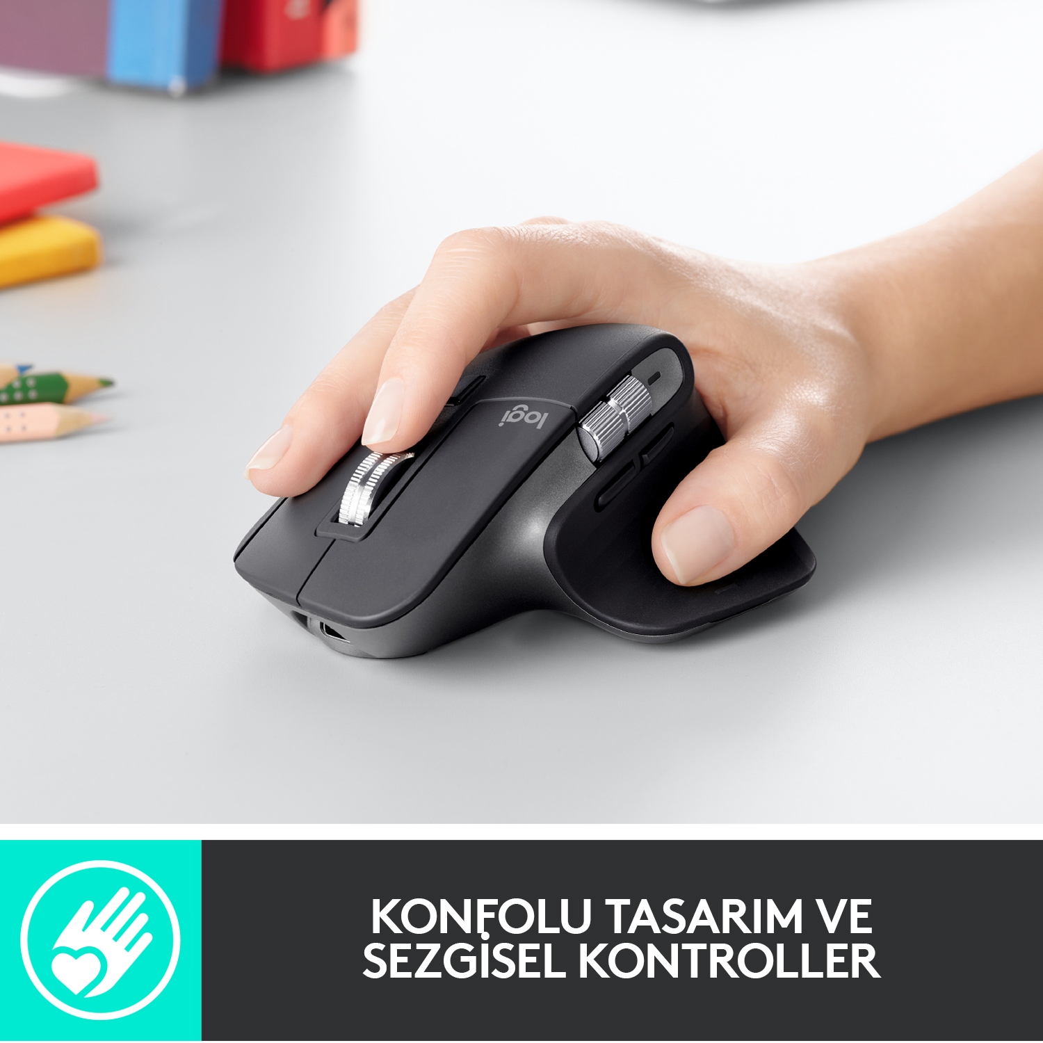 El, Logitech fare kullanıyor. Siyah ergonomik tasarım. Metin: 'Konfolu Tasarim ve Sezgisel Kontroller'.