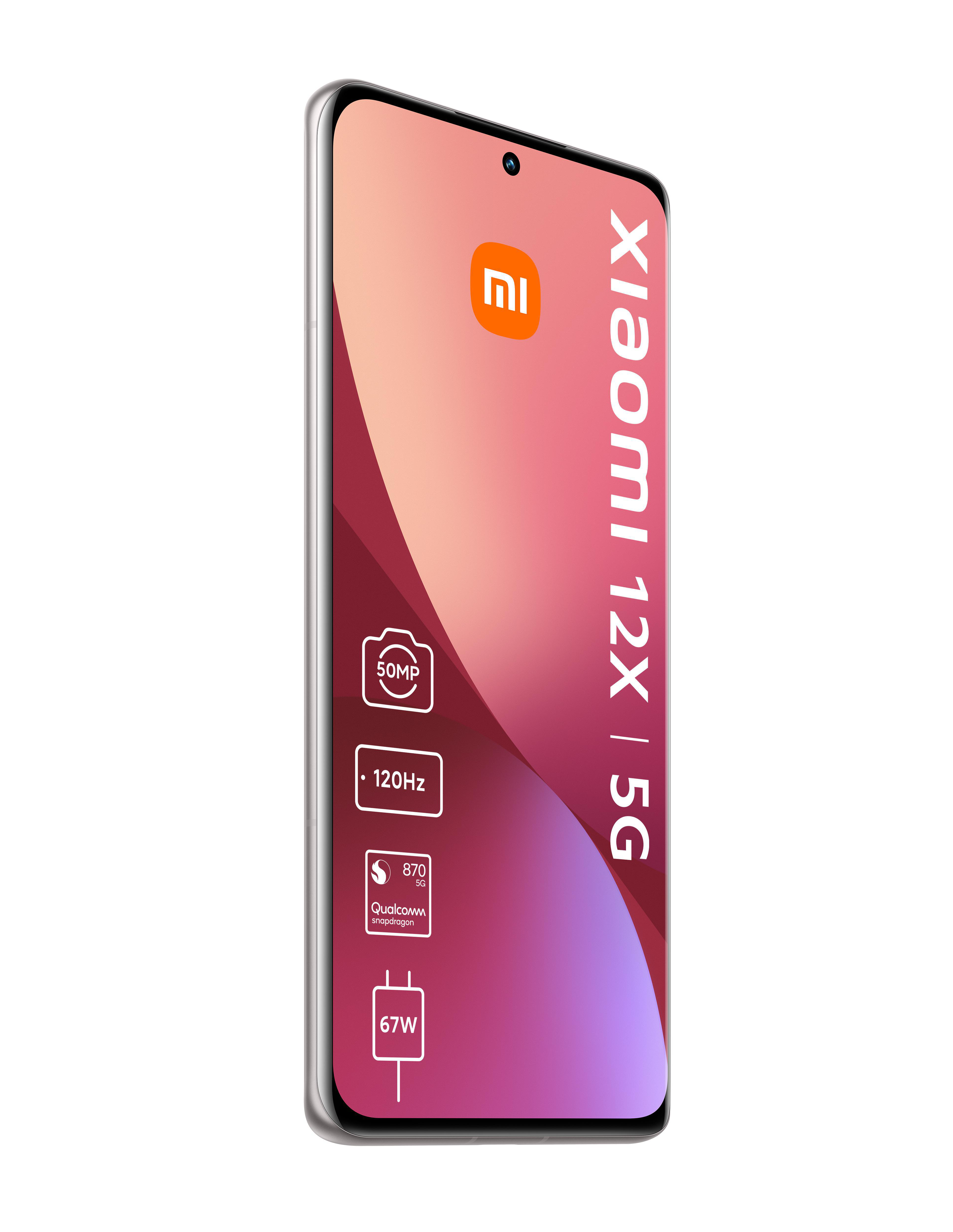 Ein Smartphone mit einem rosa-orangen Farbverlauf auf dem Bildschirm, beschriftet Xiaomi 12X|5G.