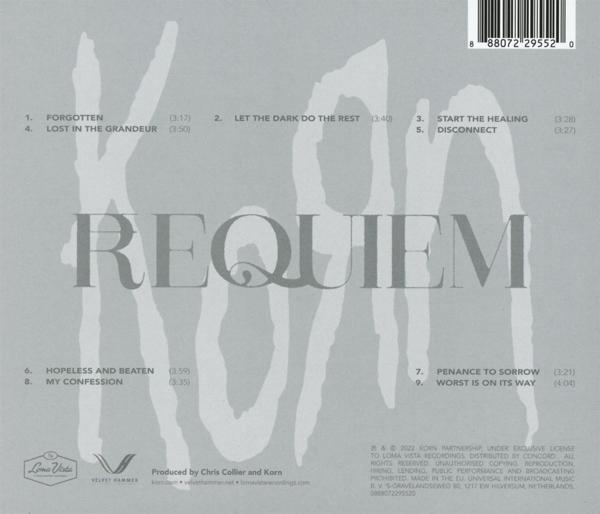 Albumhoes 'Requiem' van Korn. Witte achtergrond, grijze tekst en albumdetails.